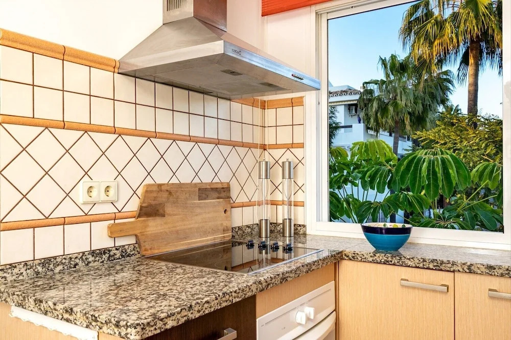 Lovely Apartment with View and Pool Ref 127