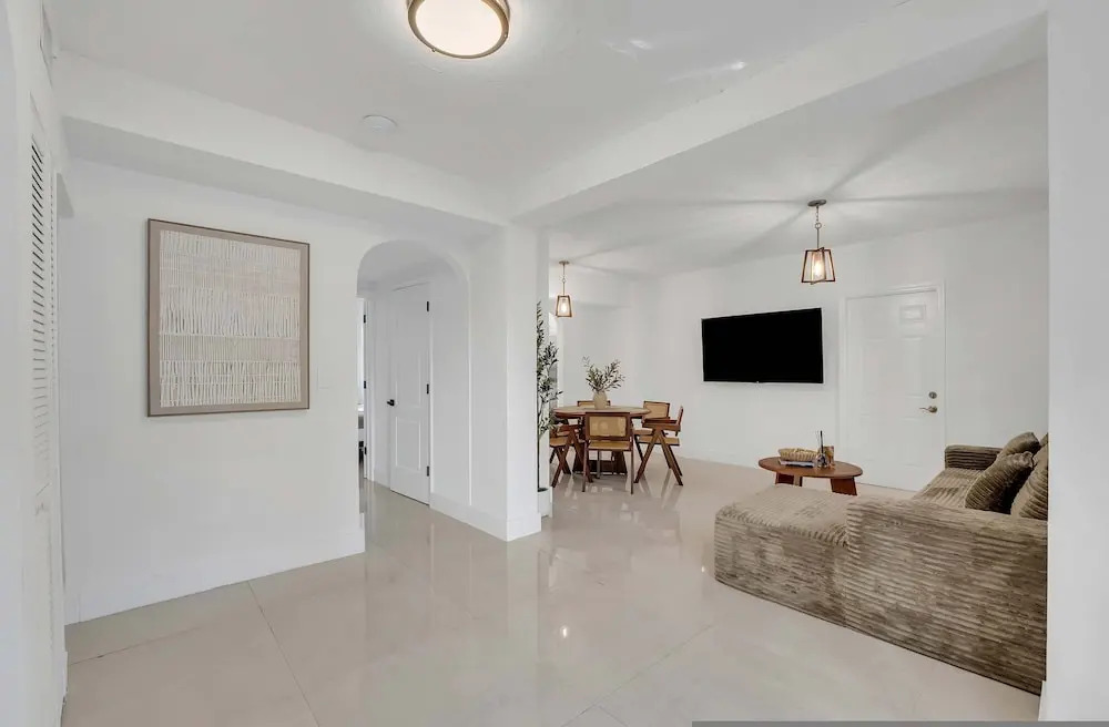 Spacious Stylish 2BR Retreat Near Victoria Park