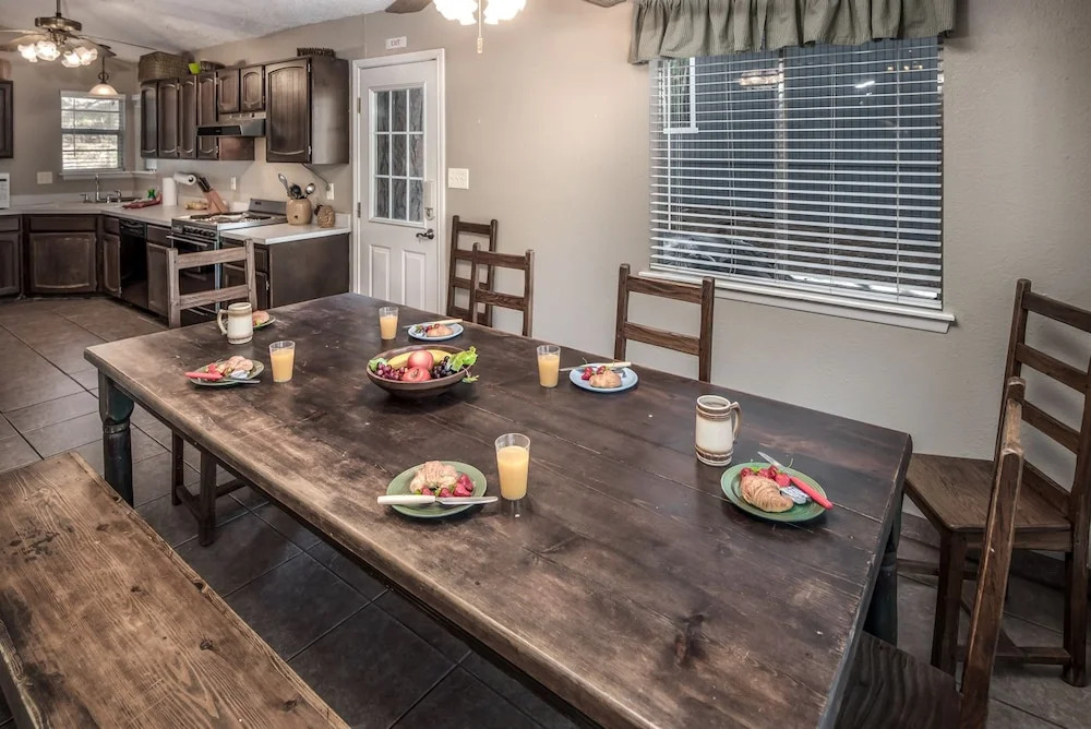 1st Wood N' Box Lodge - Three Bedroom Cabin