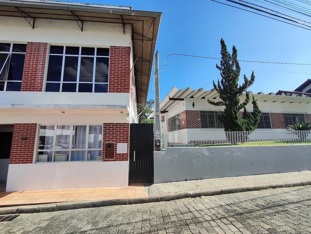 VILLA BILAC 09 - Studio Urbano próximo à Villa Germânica Bairro da Velha