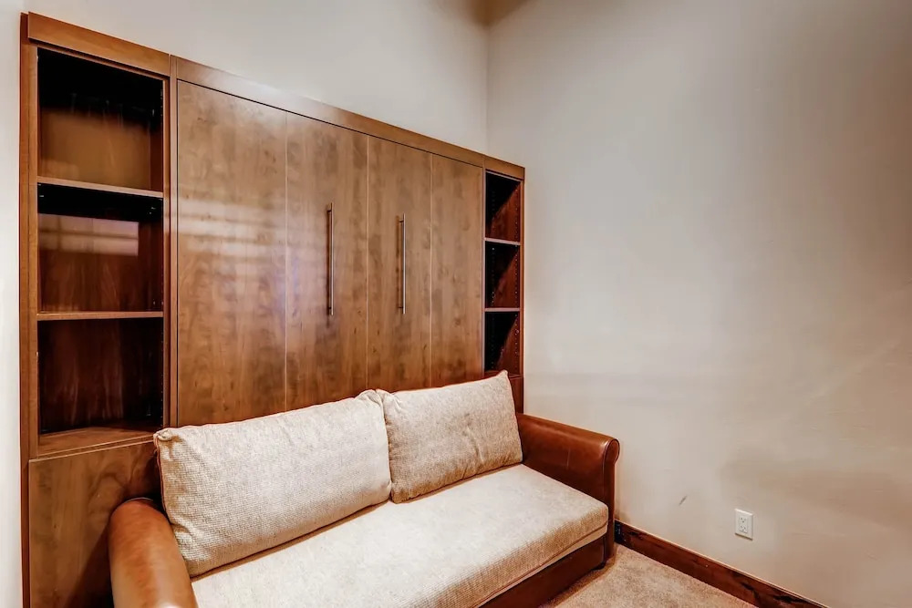 Boulevard Bend Condo: Stroll To Main St, Ski Shuttle