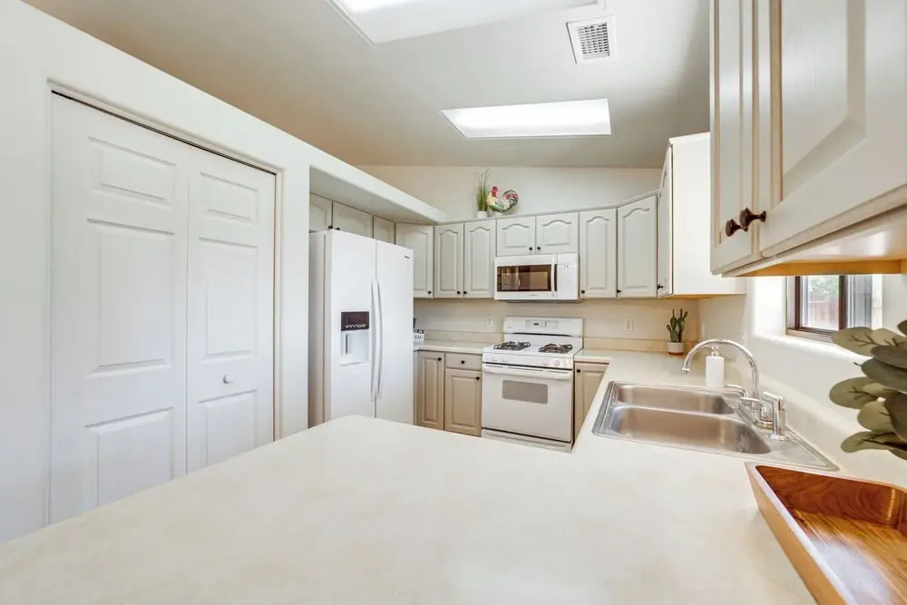 Hike, Shop & Unwind: Cottonwood Home w/ Patio!