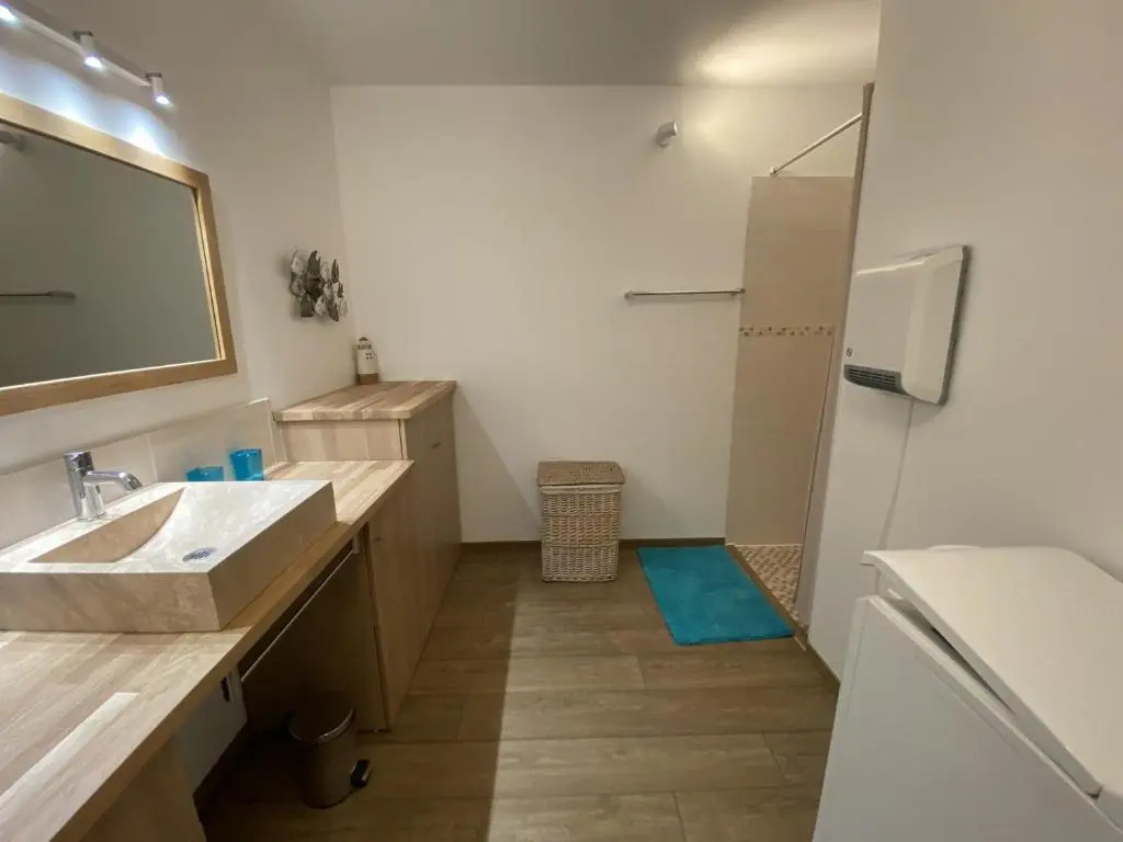 Maisonette en pierre rénovée avec jardin à 100m de la plage - 5/6 couchages et Wi-Fi - FR-1-349-179