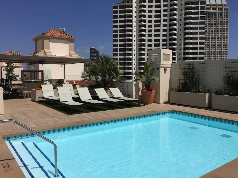 H3 -Gorgeous Multi Level San Diego Loft - Work or Escape Free Parking - #1 Location!