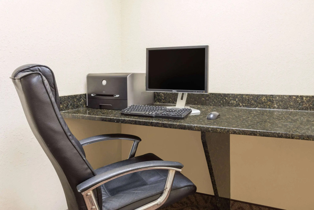 Days Inn by Wyndham Semmes Mobile