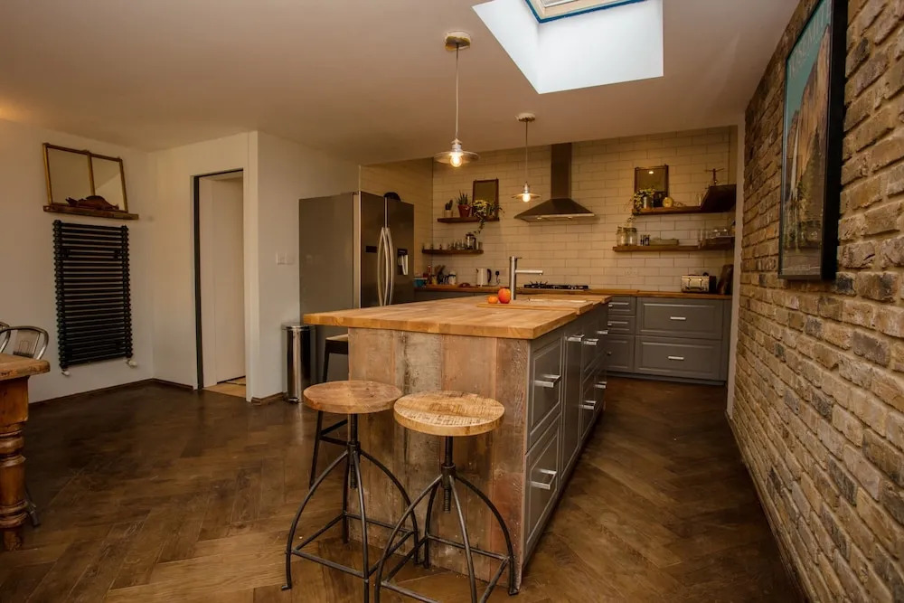 5 Bedroom House in East London