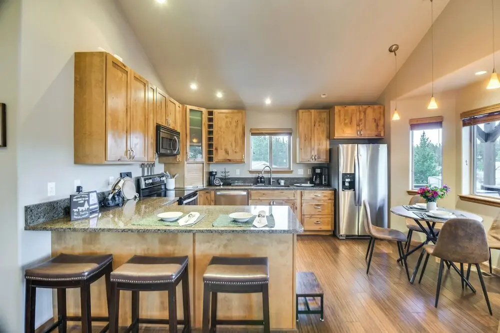 Deck + Mountain Views: Fairplay Family Escape!