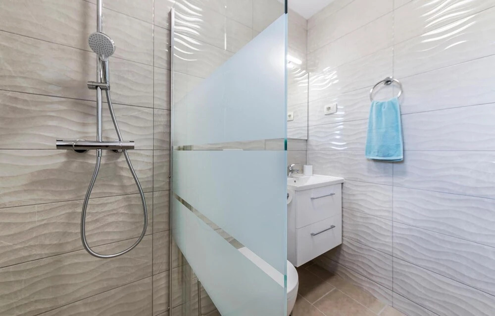 Awesome Home In Ripenda Kras, Labin With Wifi