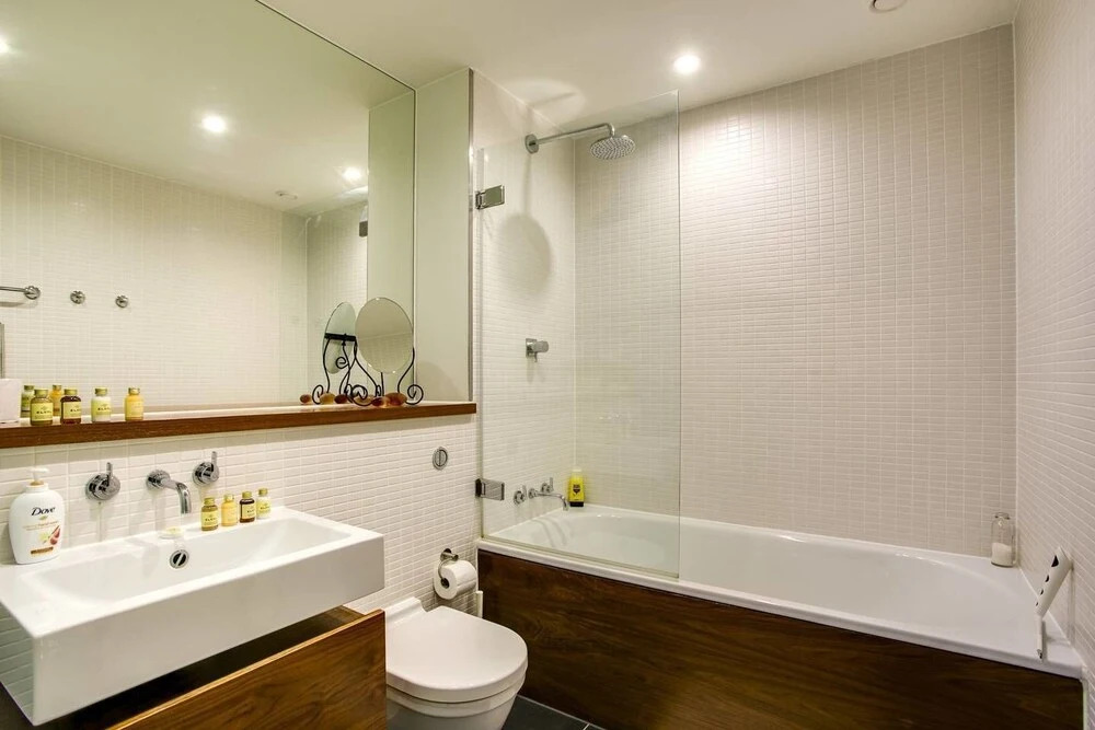 Beautiful Bright 2BR Home W/balcony - 5 Guests!