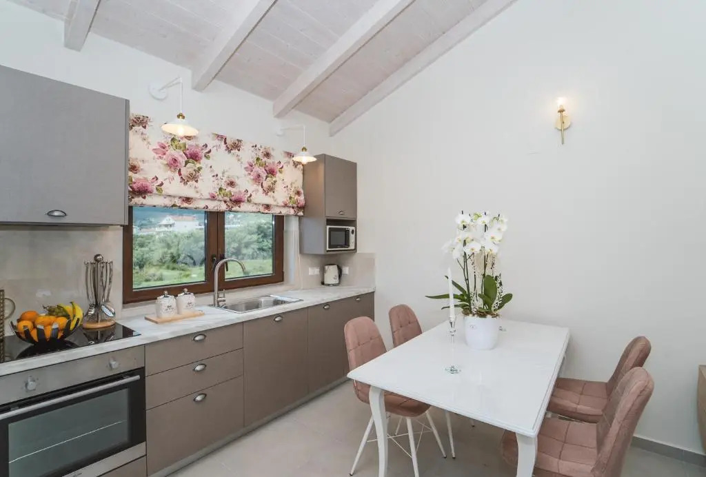 Vincenzo Suites