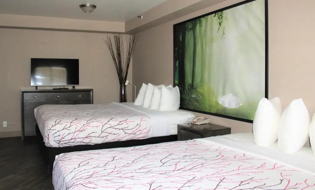 Rancho San Diego Inn & Suites