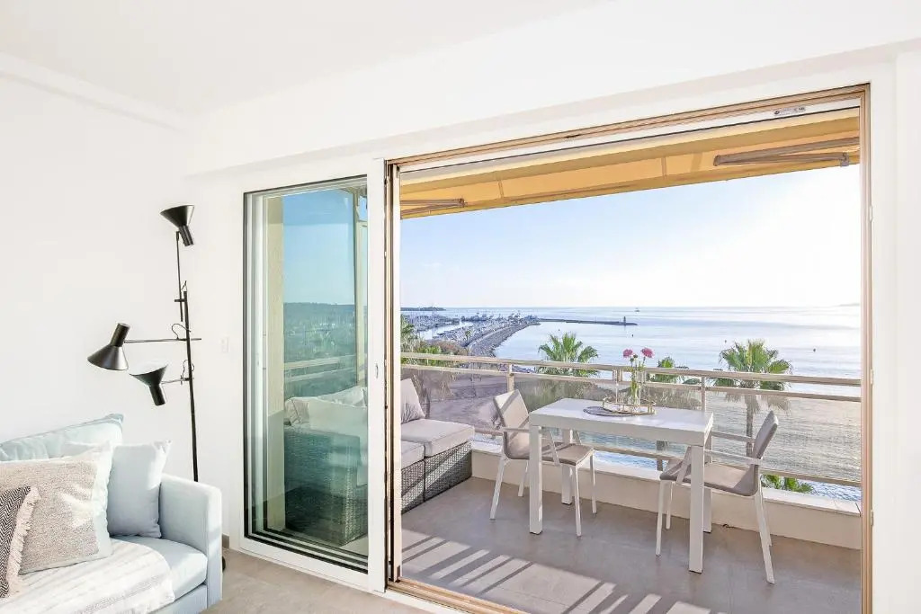 On la Croisette: luxe 2 bedrooms/ 2 baths