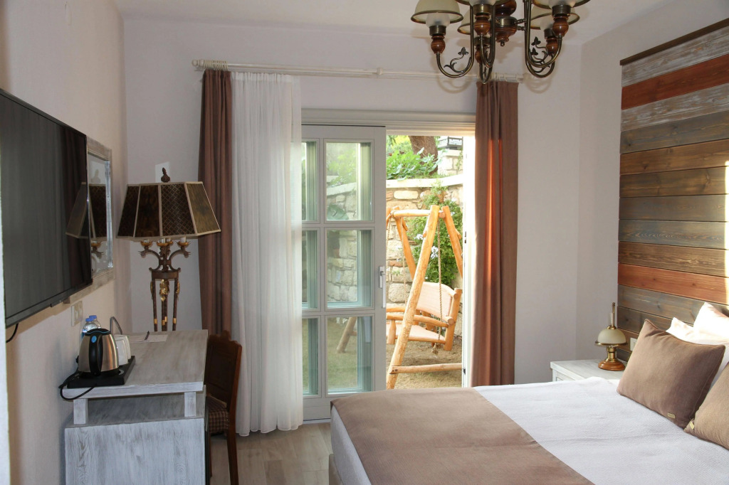 AlaBora Hotel