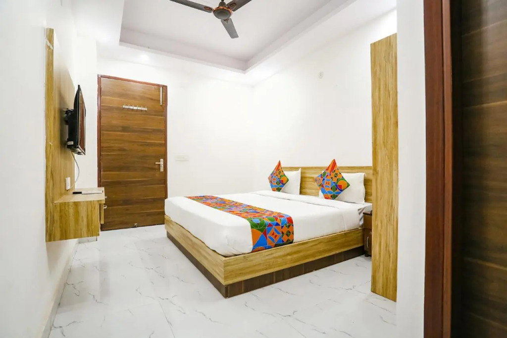 FabHotel New Silver Crown