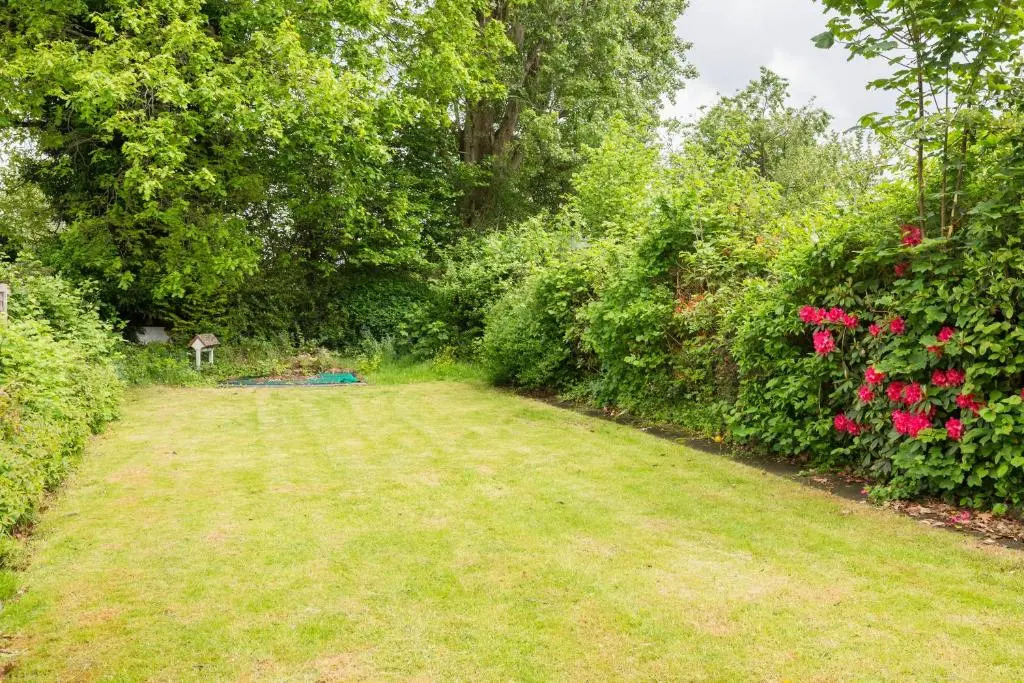 Quality Contractor House in Lulworth Solihull 4 Bedrooms Separate Beds with Parking and Wifi also good for families