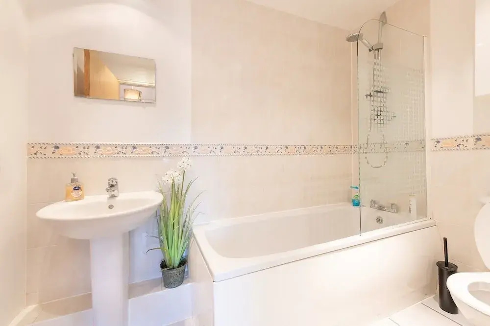 The Courtyard - a Beautifully Fitted 2 Bed Oxford City Apartment W/Parking