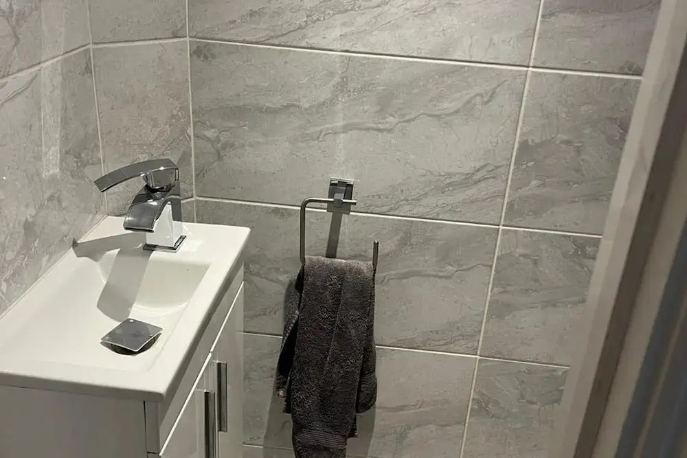 Southgate Home - Sleeps 12 - Parking - Central