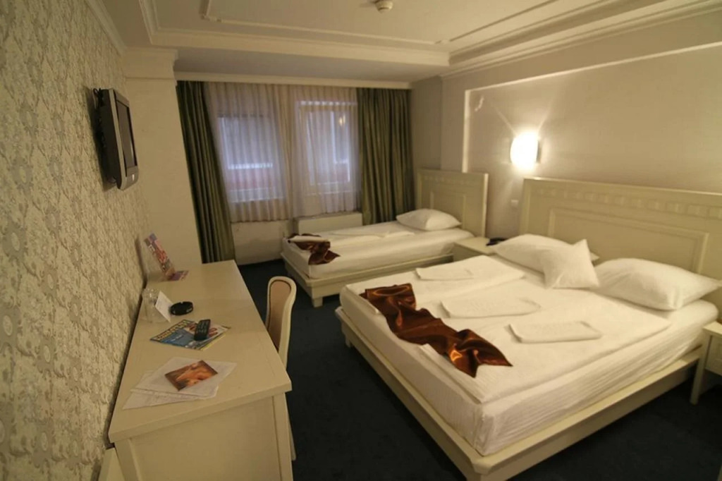 Hollywood Hotel