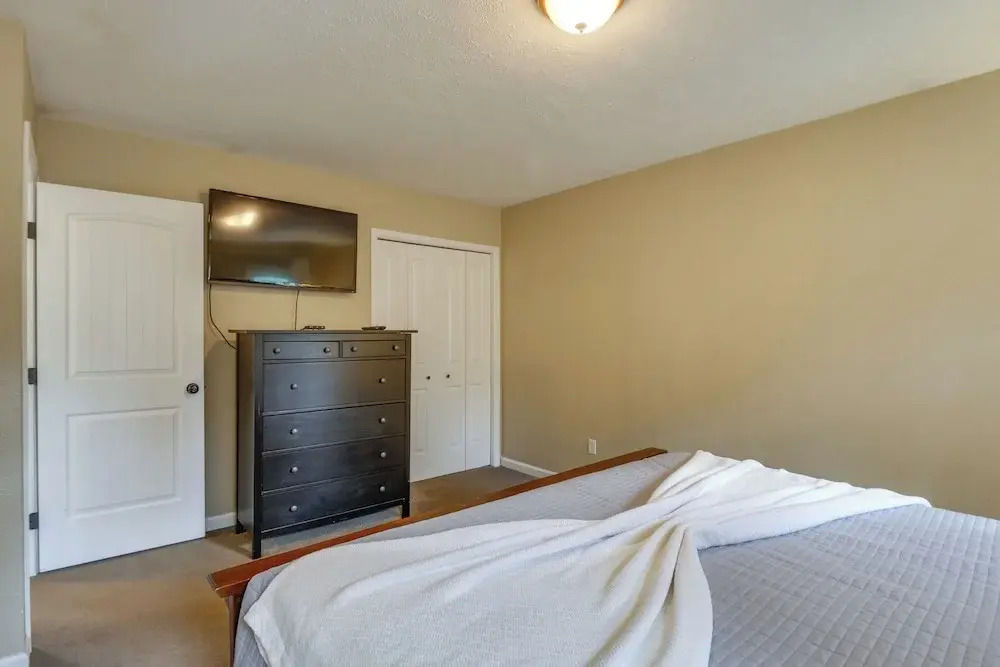Ski-In Retreat w/ Pool! 2 Blocks to Main St Breck