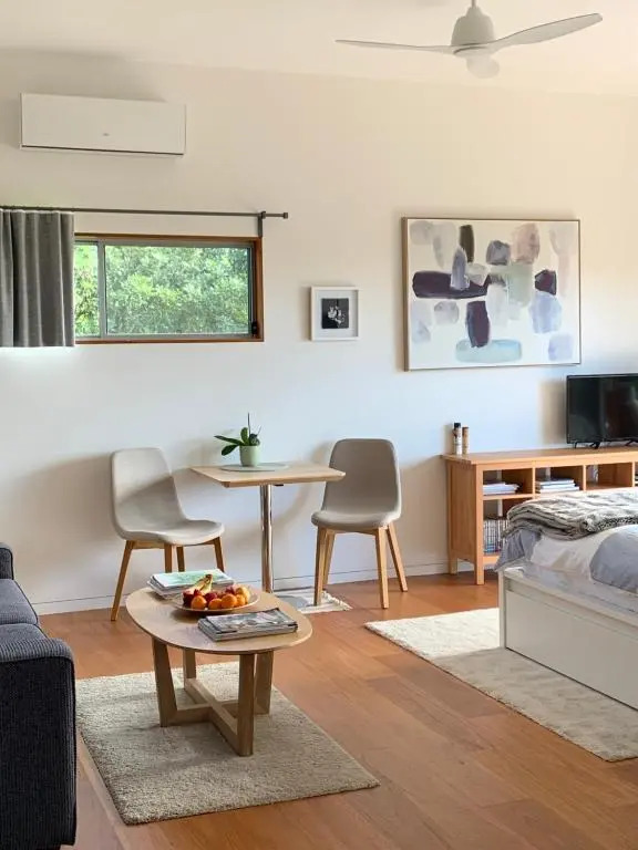 Callemondah Studio with stunning views, Bangalow Byron Hinterland