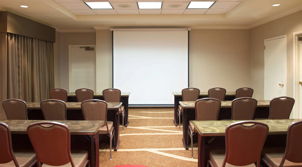 Hampton Inn & Suites Pittsburgh-Meadow Lands