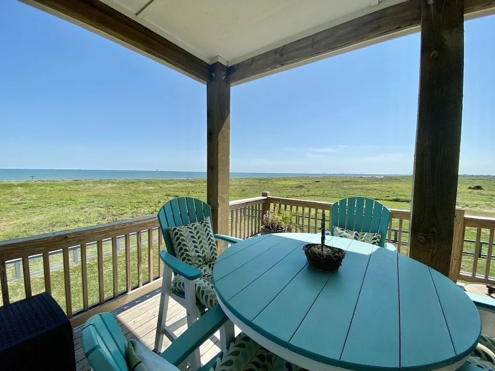 The Salty Mermaid 3 Bedroom Home by Redawning