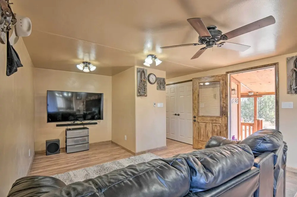 Cozy Home w/ Canyon Views: 2 Mi to Grand Staircase