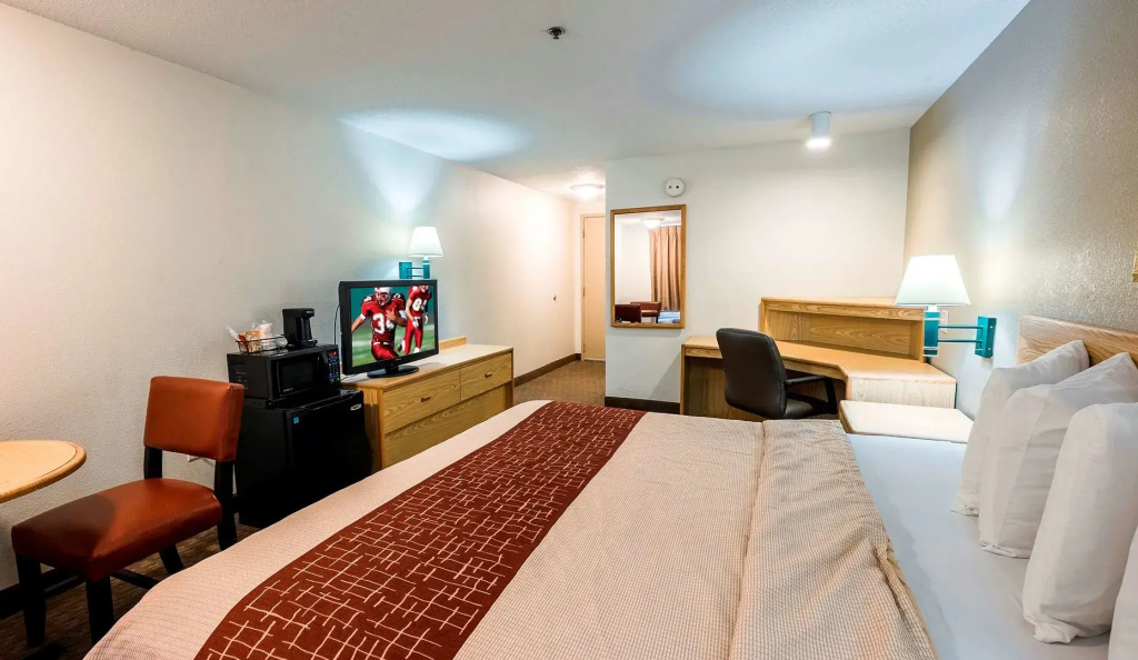 Red Roof Inn PLUS Boston - Mansfield - Foxboro