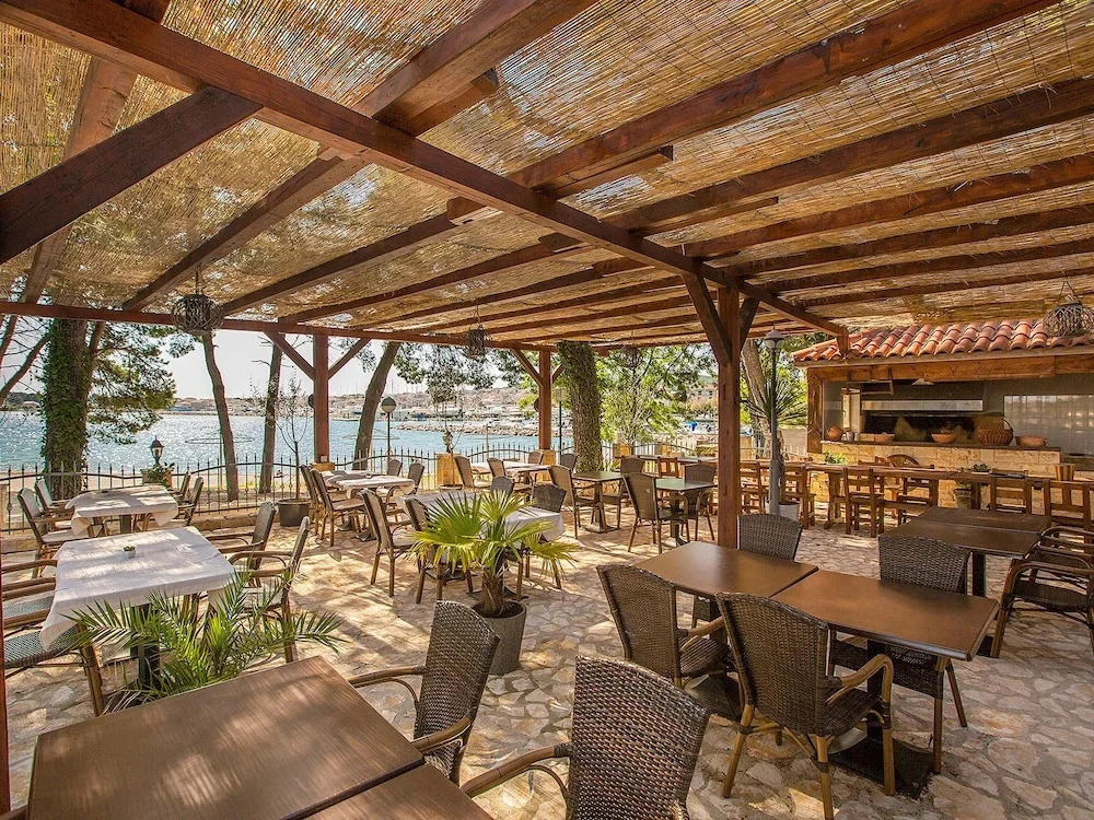 Tidy Apartment with Ac, Just 12 Km. From Sibenik