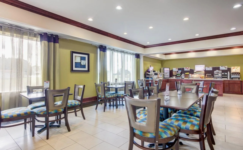 Holiday Inn Express and Suites Raceland - Highway