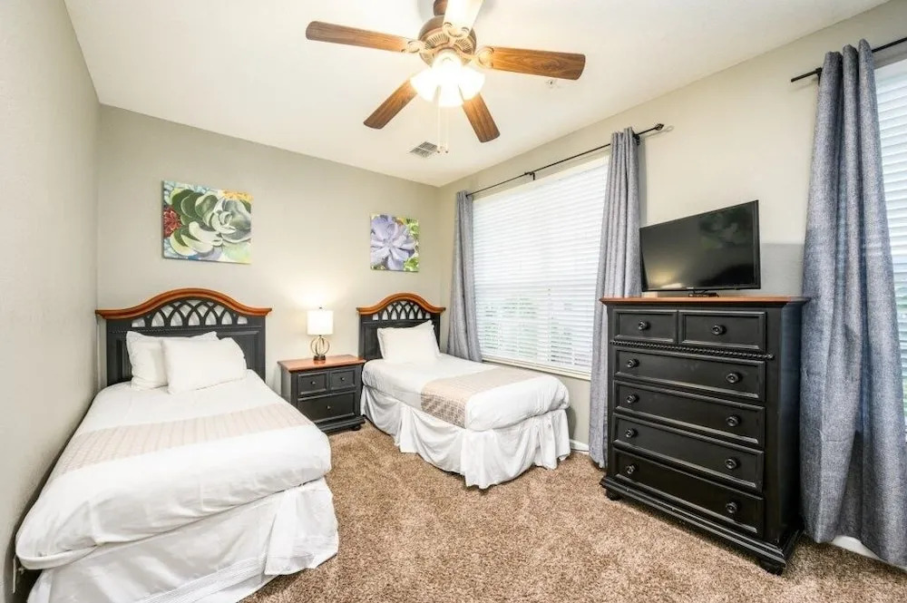NEW 3 Bedroom Townhome [cdc Compliant] l 4008 Home