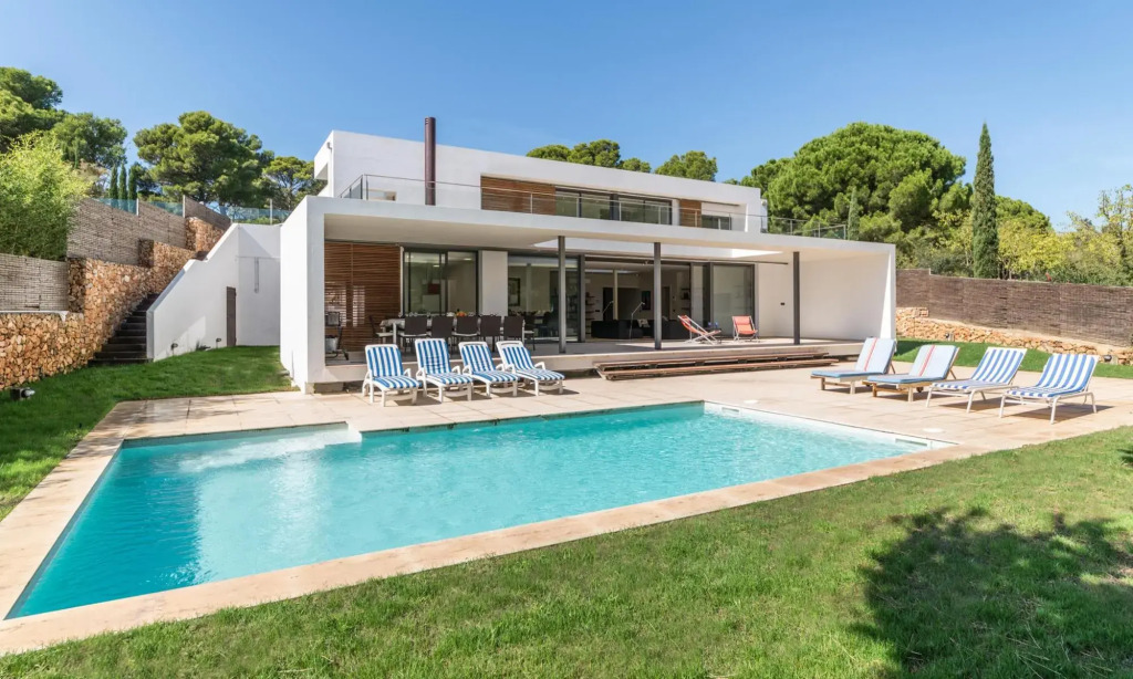 Claudia in L'Escala with 5 bedrooms and 4 bathrooms