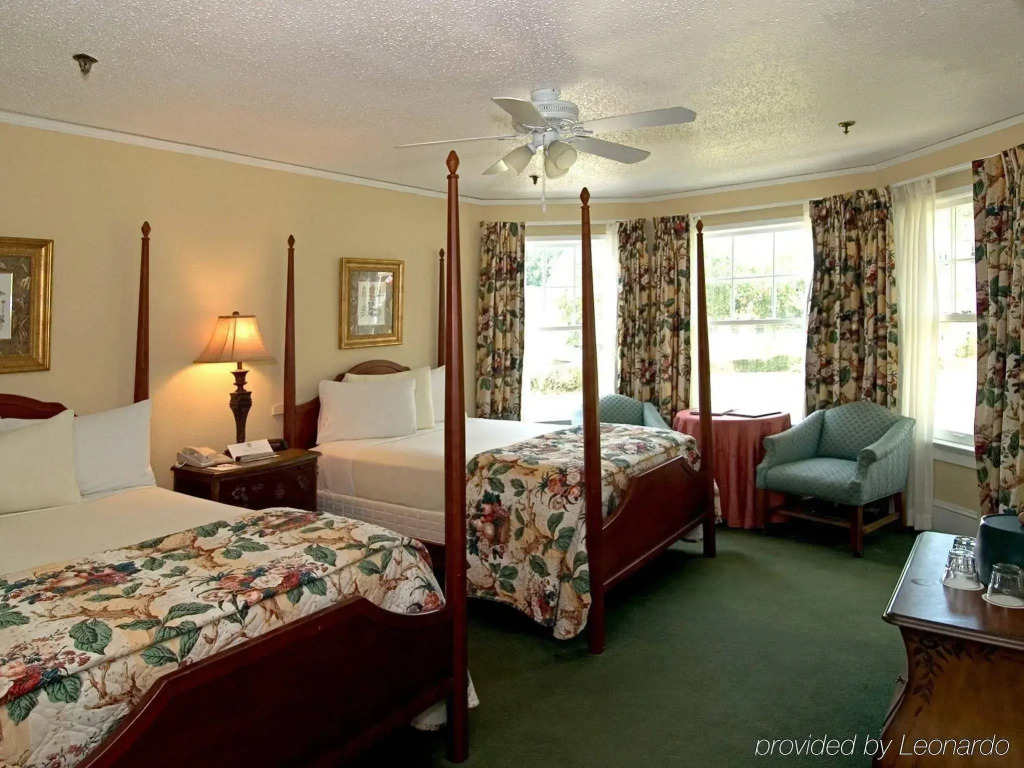 Lakeside Inn on Lake Dora