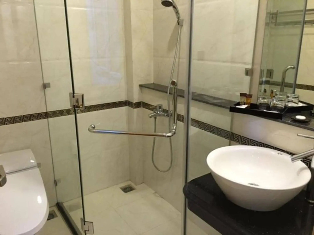 Le Duy Grand Hotel