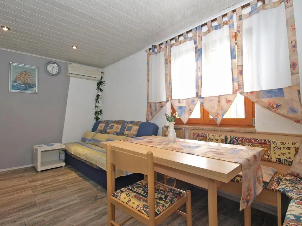 Apartment Lovre 1605