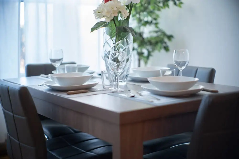 Stunning 2 Bedroom Apt! 3mins Walk From CDN Metro