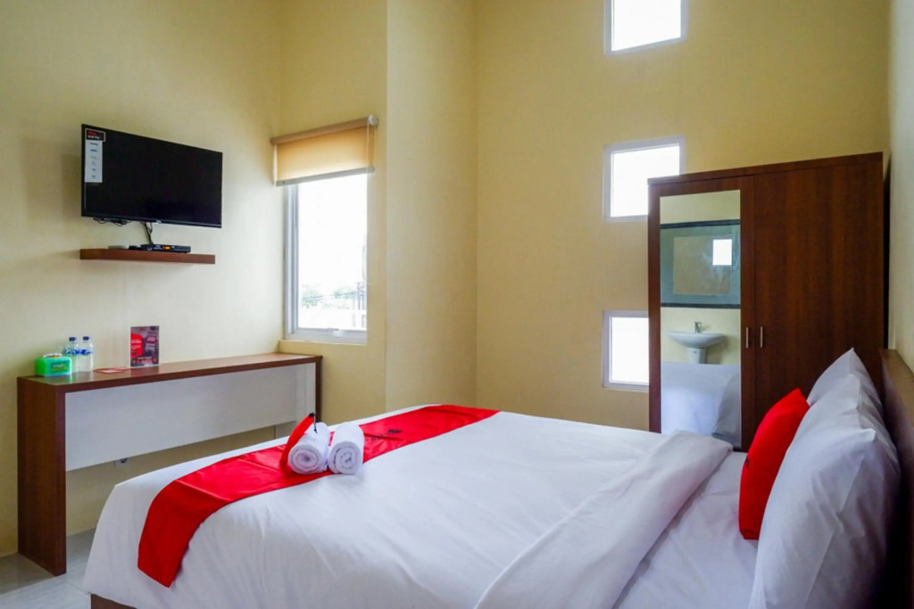 RedDoorz Syariah near Solo Square Mall