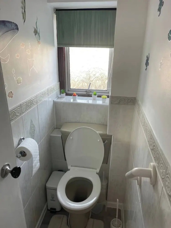 Charming Basildon House With 3 Bedroom Near Town