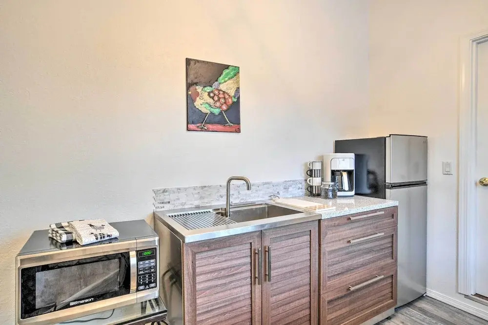 Stylish Klamath Falls Unit < 1/2 Mi to Oit!