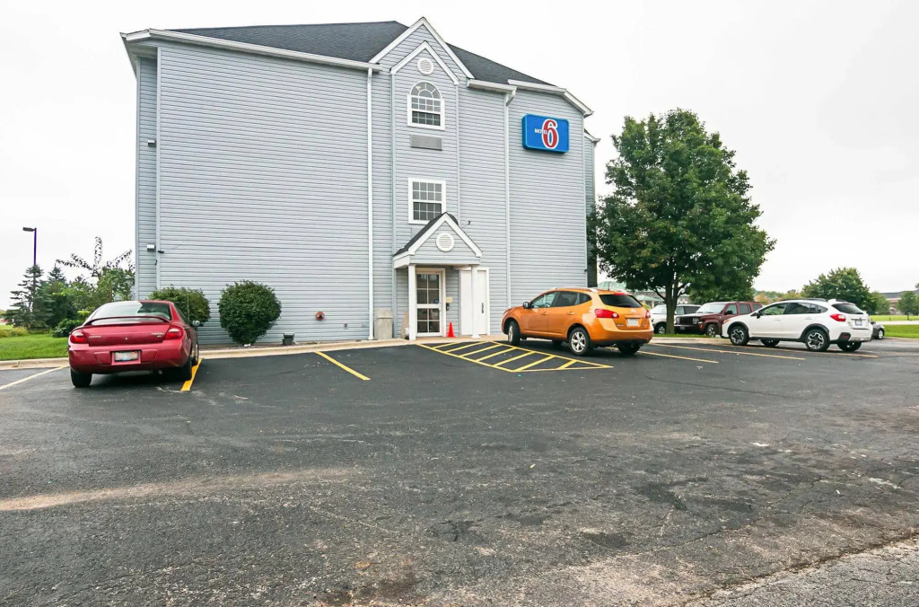 Motel 6-Sycamore, IL