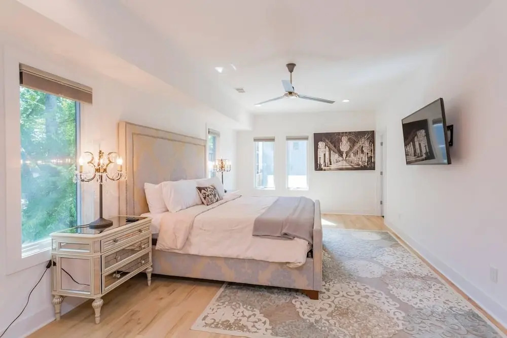 GTS - Germantown Spot - Close to Downtown - Huge Luxury Home With Backyard!