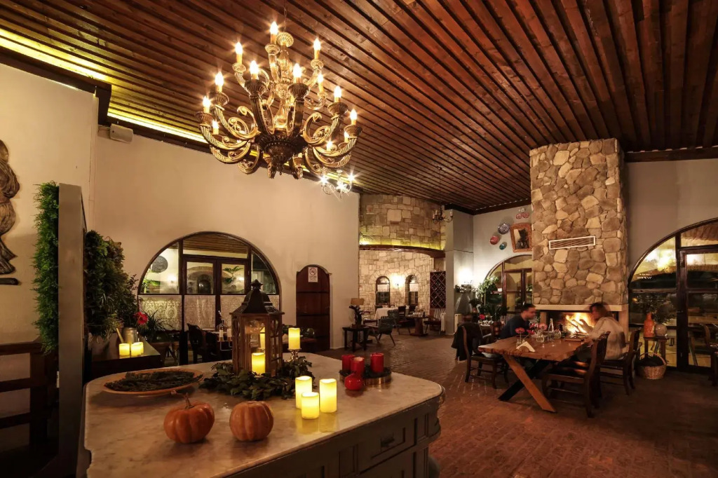 Vinifera Vineyards Hotel