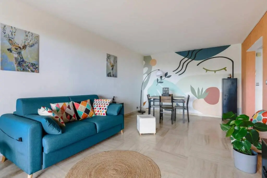 Sea view apartment in residence with swimming pool!
