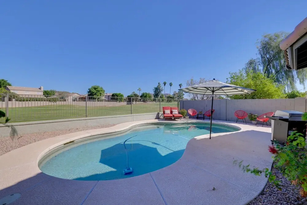 Golf Course View! Dog-friendly Retreat in Glendale