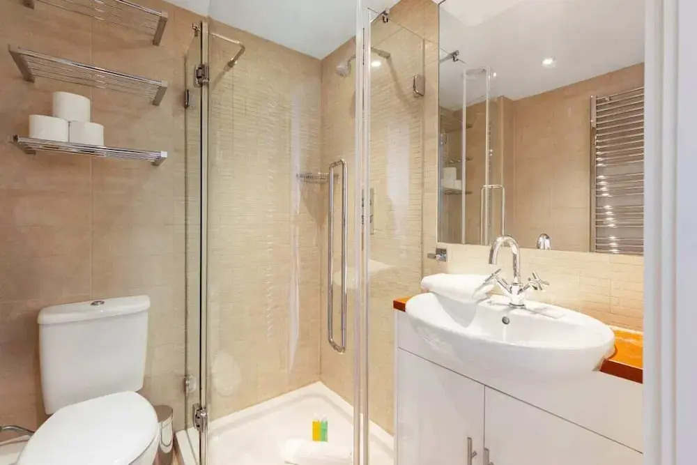 Stunning 3 Bed Apartment With Parquet Wooden Flooring in Baker Street