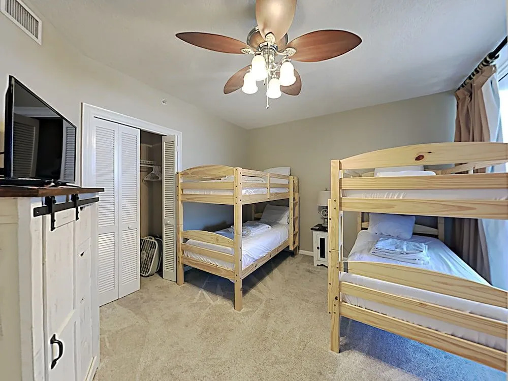 The Colonnades 302
