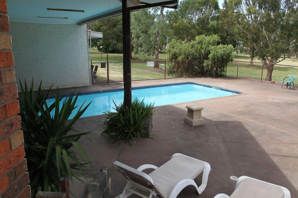 Bonnie Doon Hotel