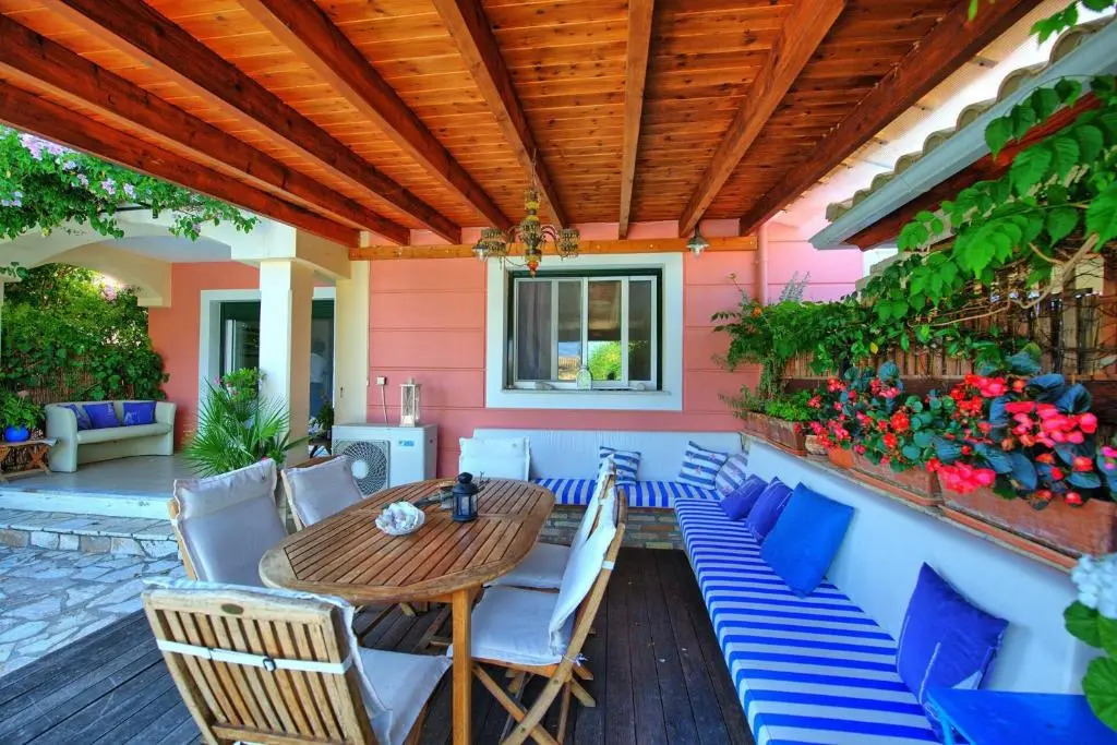Beach Villa Blue by PosarelliVillas