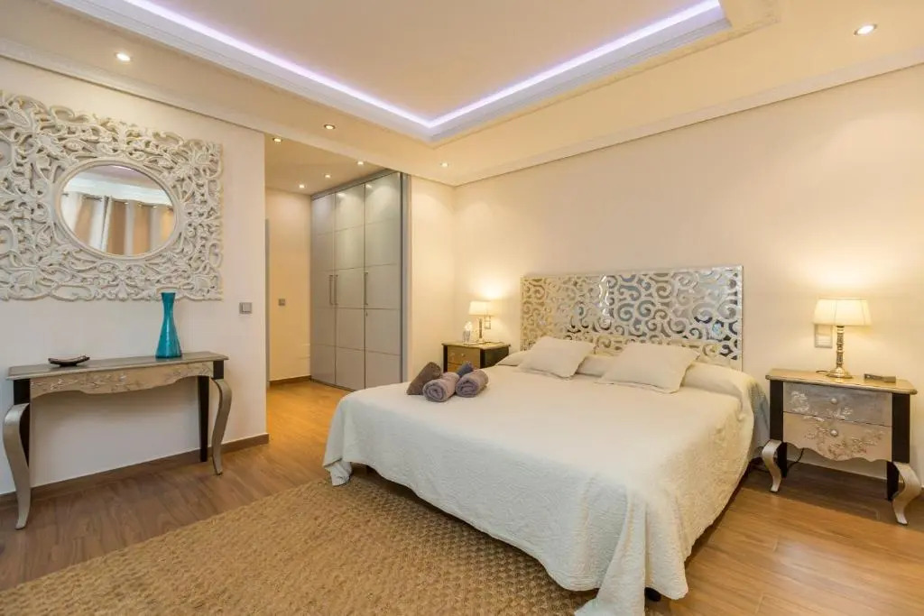 Puerto Banus first line with sea and Marina views