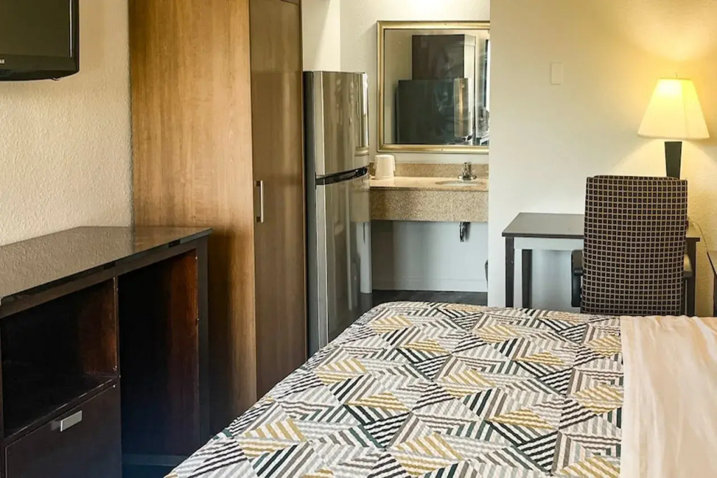 Studio 6 Suites Dallas TX - Loop 12 West